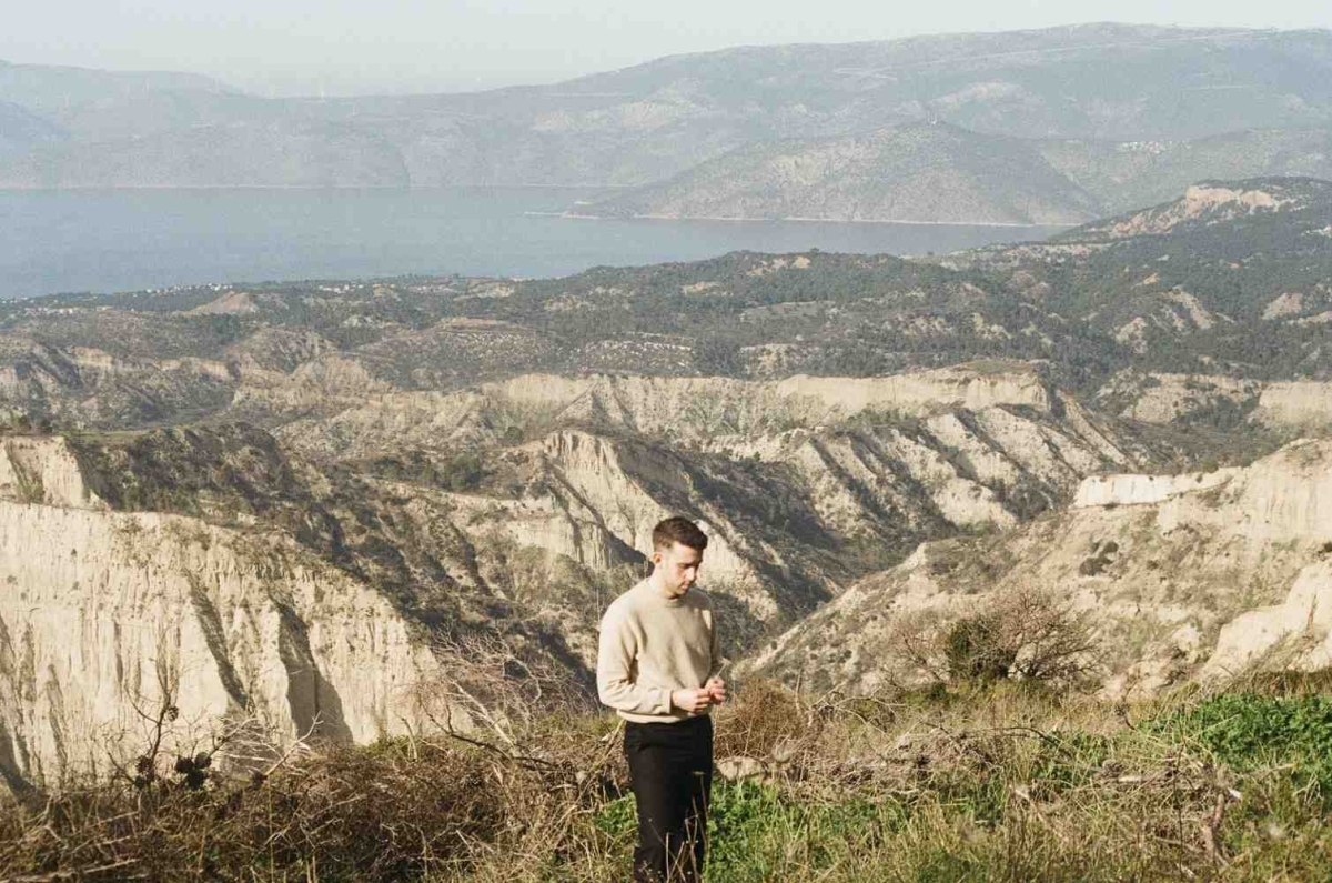HEIGHTS - Aνακαλύψτε την ασυναγώνιστη λυρικότητα του Ελληνοσουηδού μουσικού Plási